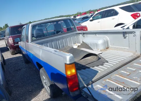 1986 Nissan D21 King Cab z USA, uszkodzony, nr VIN JN6HD16S9GW002954